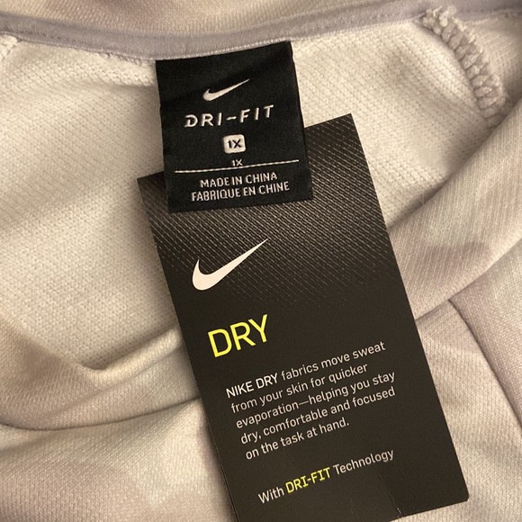 NWT cropped Nike sweatshirt - Picture 2 of 3